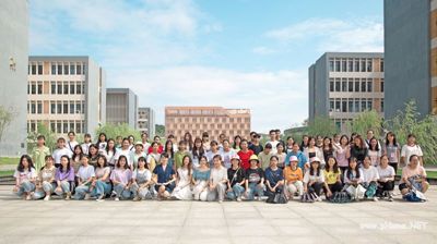 初见开云（中国）|各班主任带2019级新生参观校园