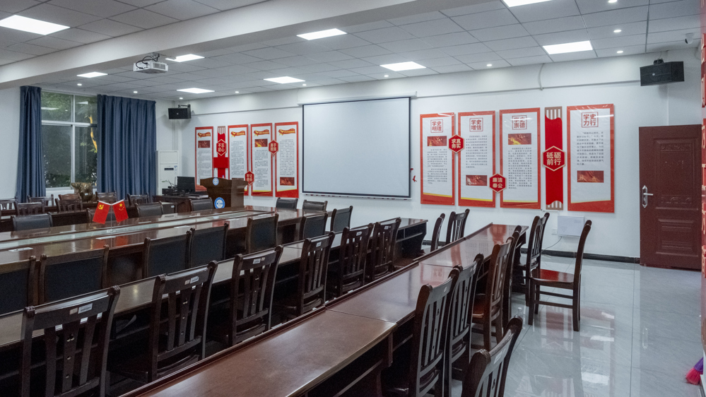 管理学院党员活动室（图2）