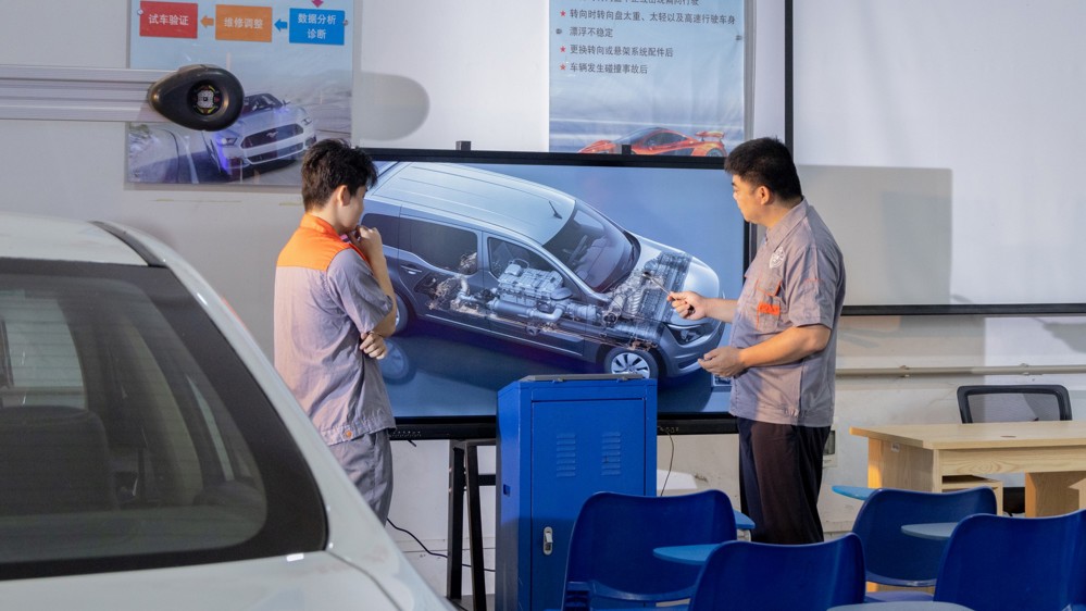 汽车底盘构造实训室