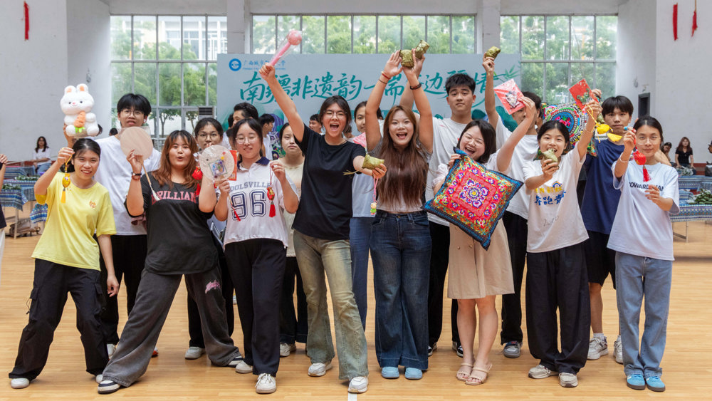 学生教师活动合影2