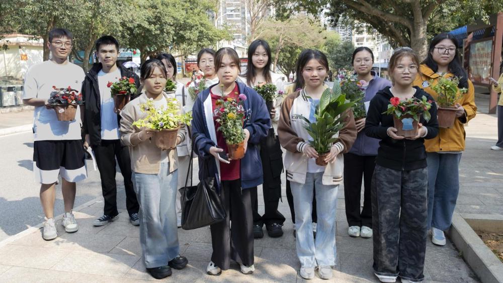 植物认领活动合照—曾文怡摄