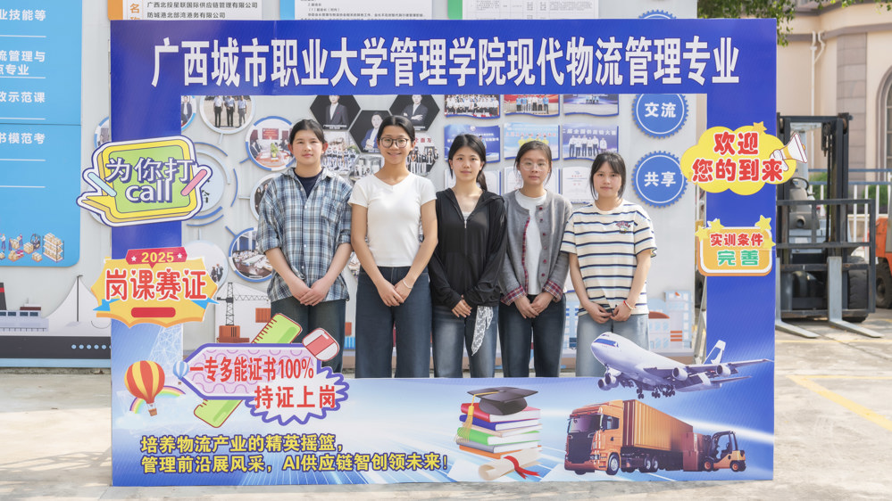 合照（覃淑惠摄）