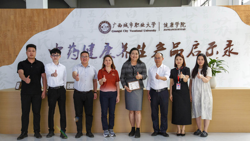 孔敬大学领导与我校领导合影留念 (3)