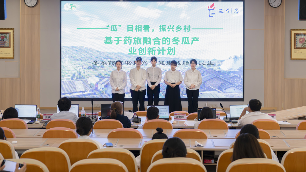 三创大赛参赛学生答辩中景（黄光刚摄） (1)