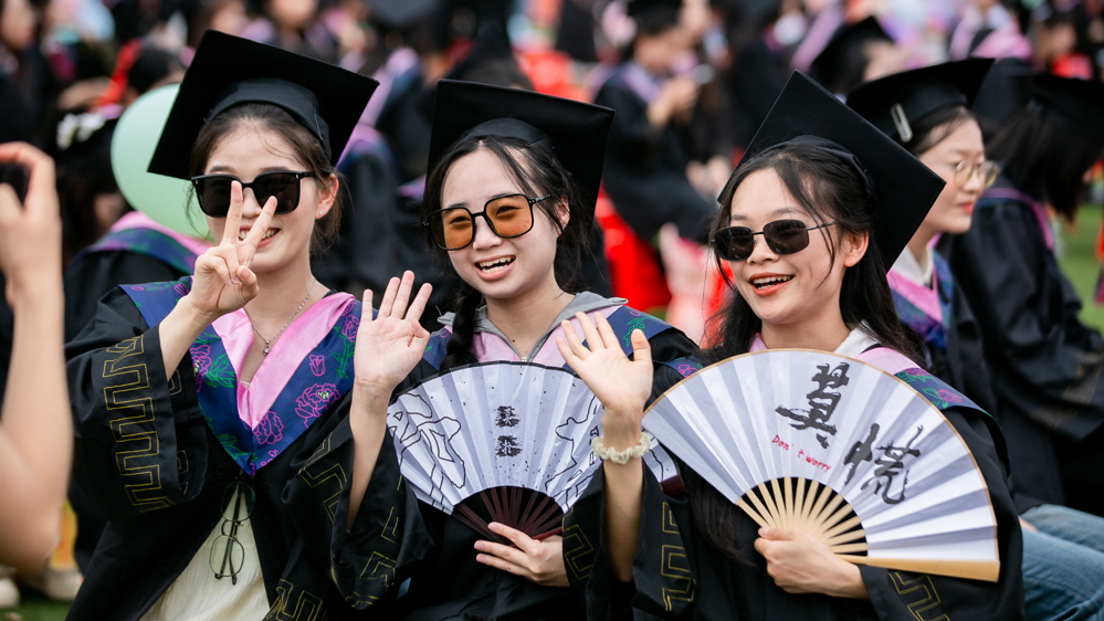 毕业生合影留念