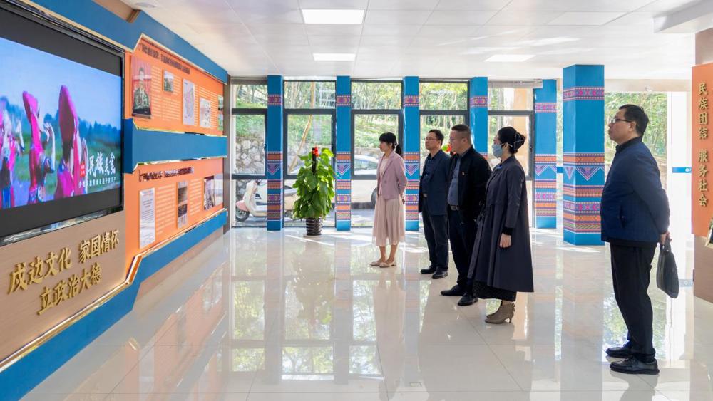 崇左市壮族博物馆领导参观我校立德树人馆 (6)