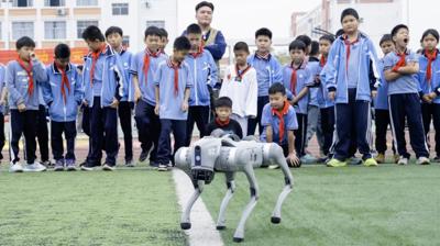 点燃青少年科技梦想|开云链接官网科技研学活动进小学