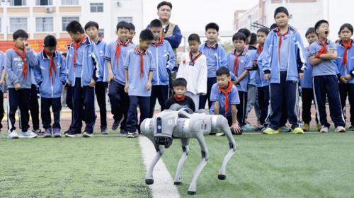 点燃青少年科技梦想|开云链接官网科技研学活动进小学