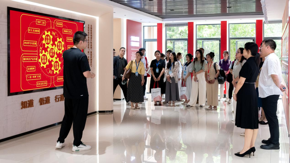 我校承办2025年广西高校思政课多层级集群结对共建活动